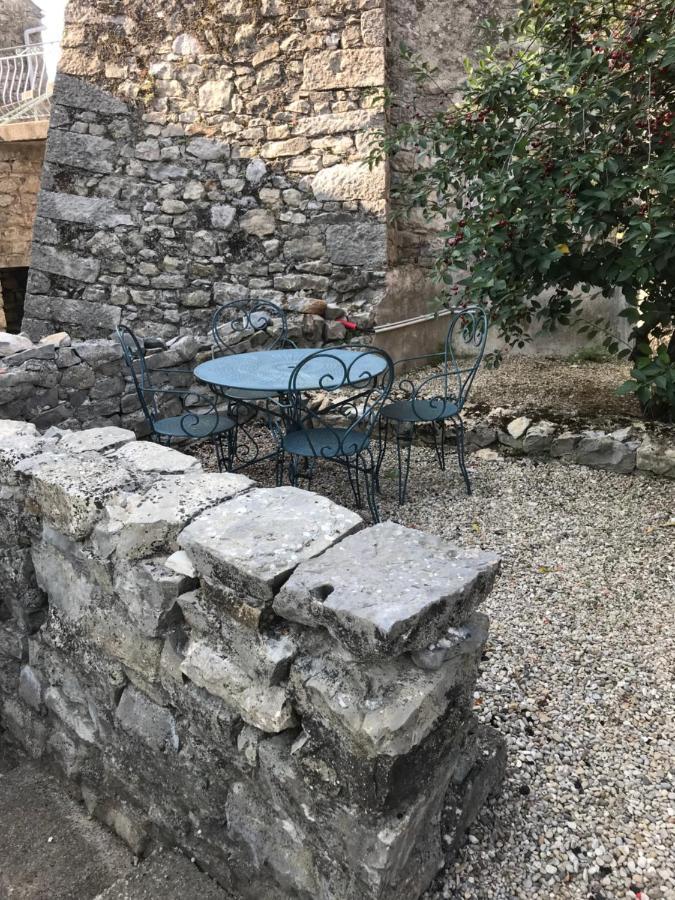 Le Mas Du Paradis Bleu Saint-Andre-de-Cruzieres Luaran gambar
